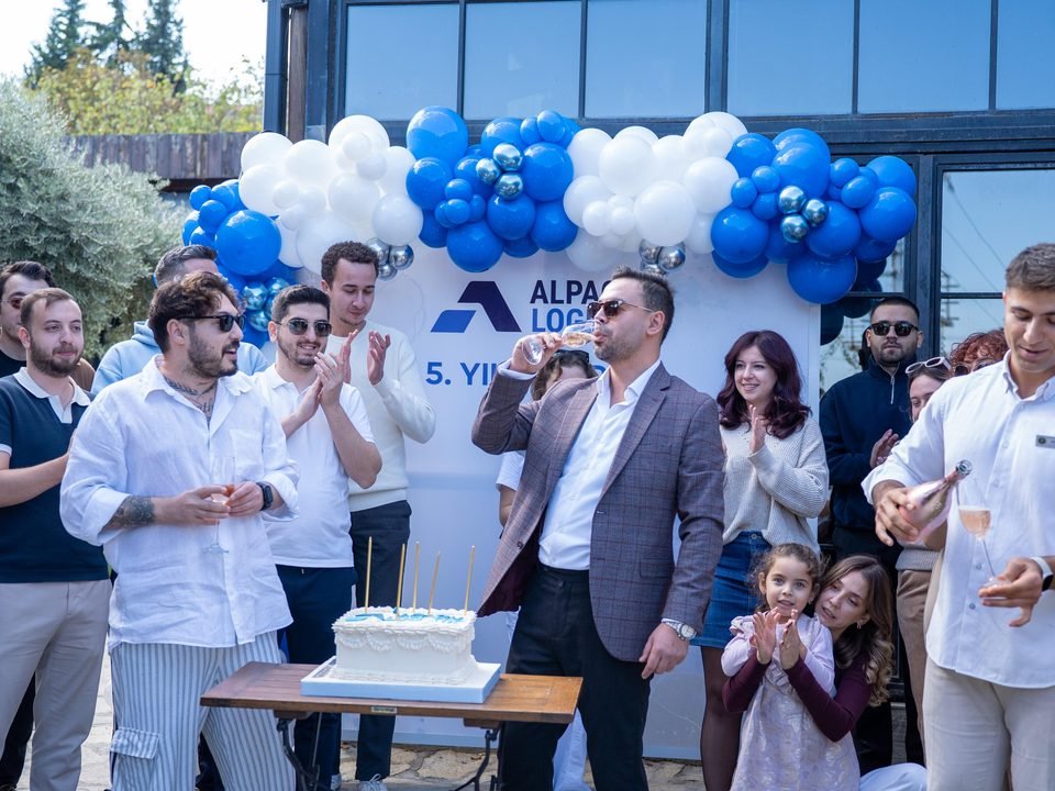 Deneyimi mekân, ışık ve yolculuk olarak tasarlıyoruz